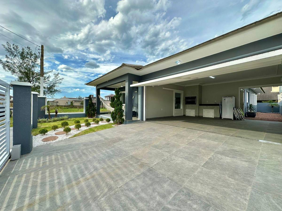 Casa 4 dormitórios em Atlântida Sul | Ref.: 9189