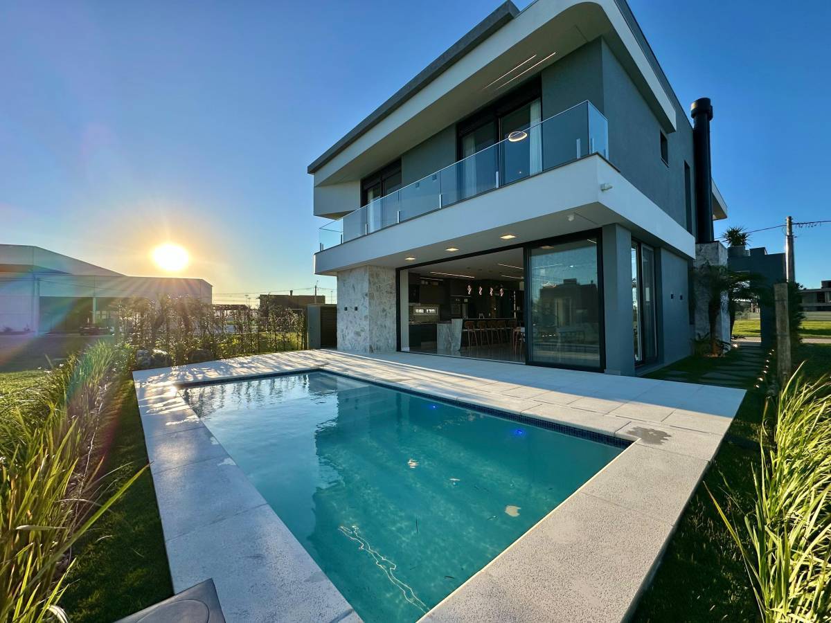 Casa em Condomínio 4 dormitórios em Xangri-lá | Ref.: 9344